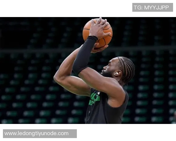 杰伦布朗怒斥裁判放任对手犯规直言已忍无可忍